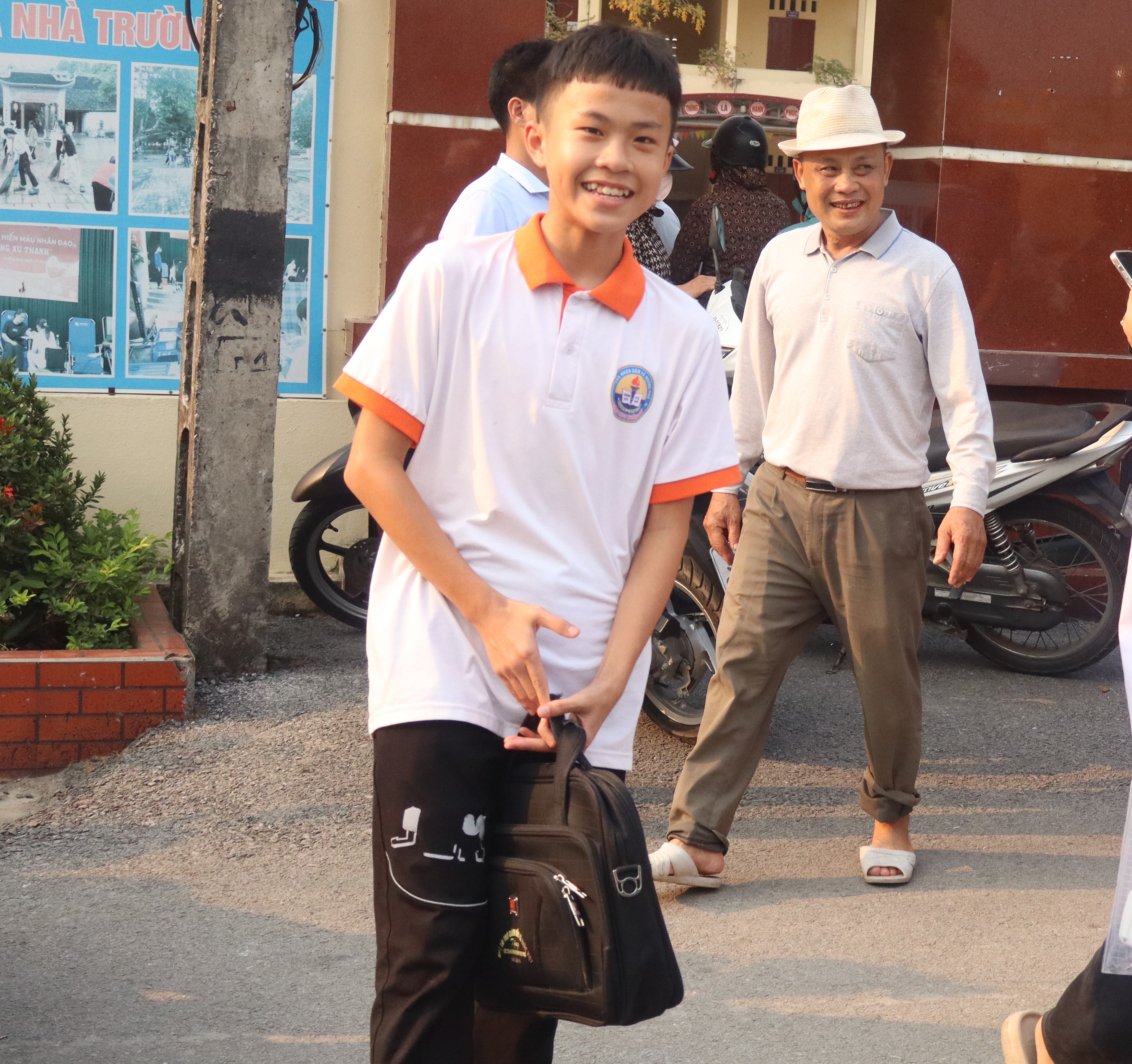 Anh-tin-bai